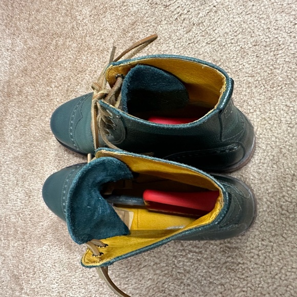 Frye USA Men’s 8.5 Arkansas Brogue Leather Boots Sold Elsewhere - Picture 6 of 10